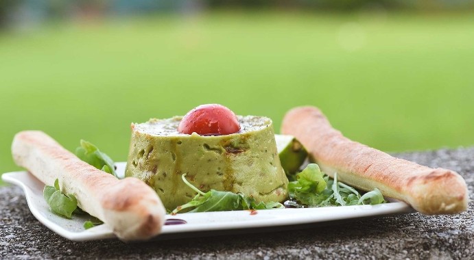 Avocado Vorspeise mit Pizzabrot