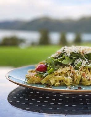 Pasta mit Blick auf den Attersee